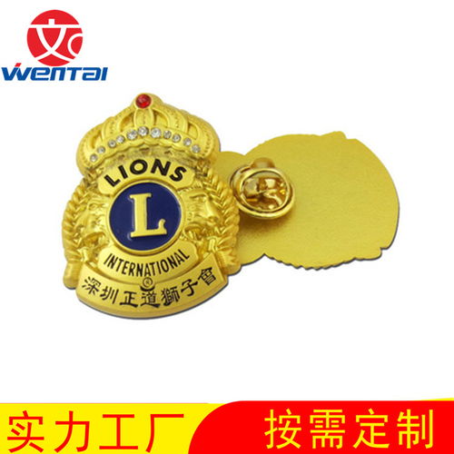 上海徽章廠家 異型鏤空琺瑯胸章的個性化定制服務